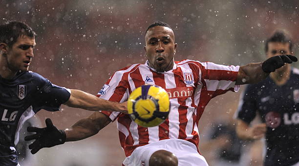 他背後有著 他背後有著